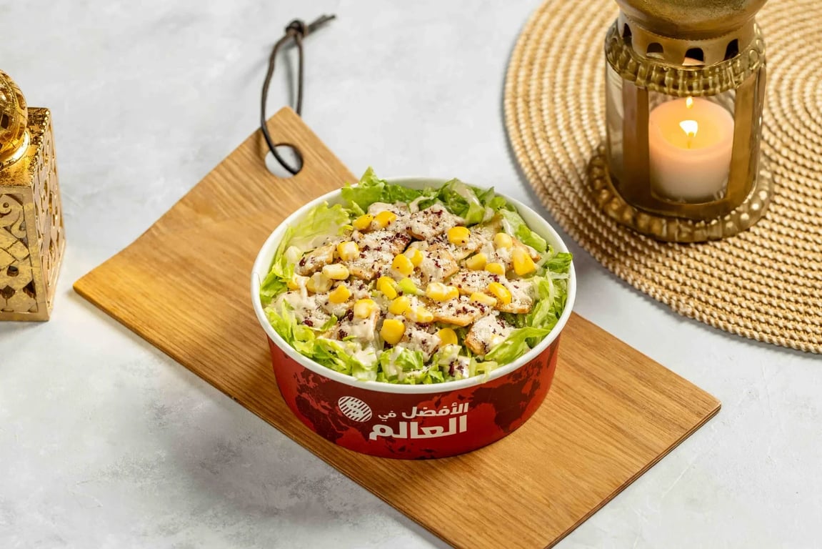 سيزر بدون دجاج - قطع من الخبز المقلي المقرمش بالاضافة الى الصوص الش
