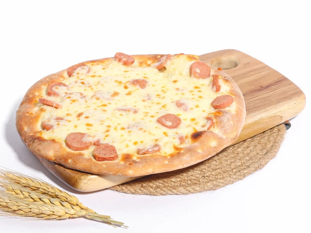 نقانق مع موزاريلا