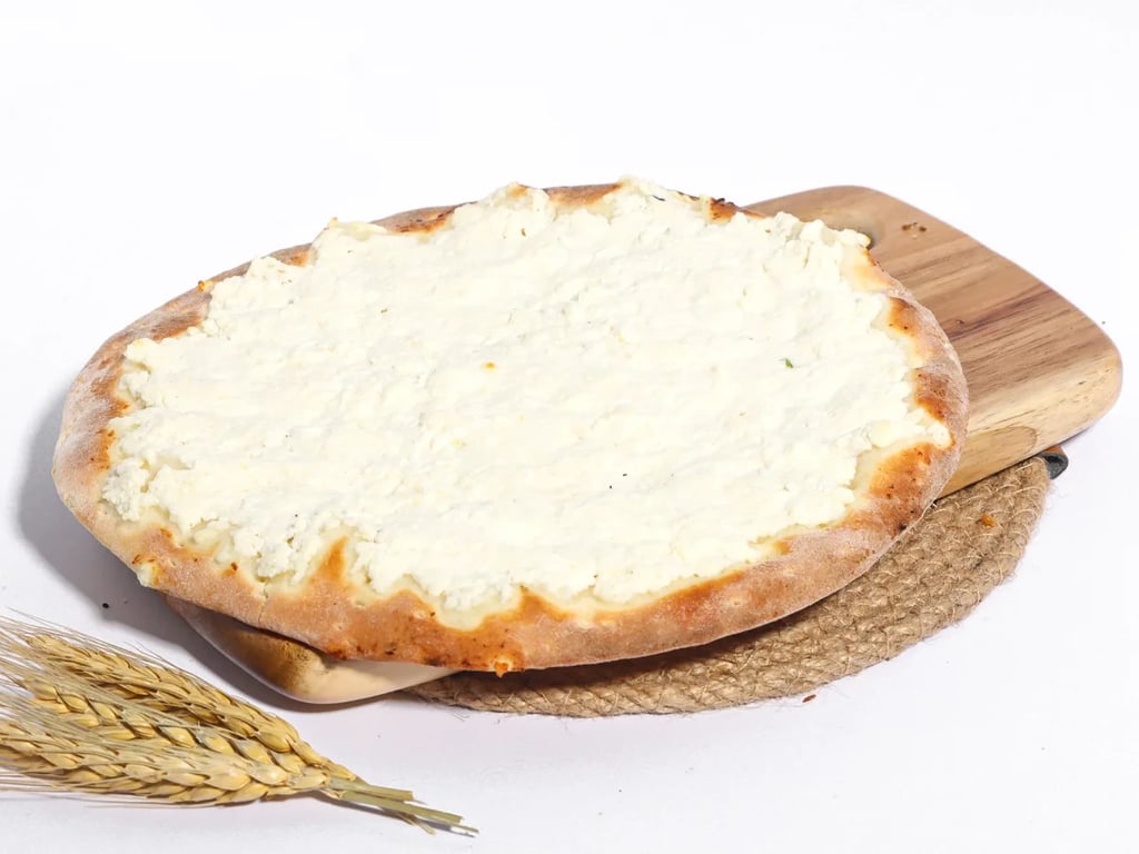 منقوشة جبنة بيضاء