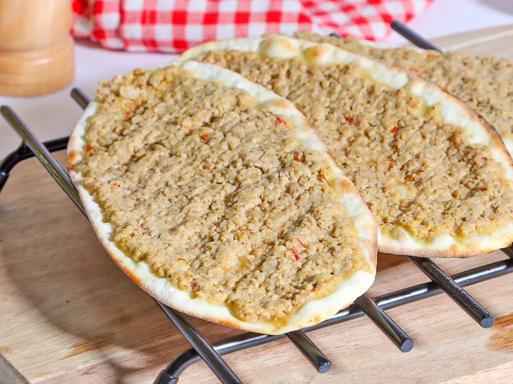 صفيحة شامية باللبن و دبس الرمان