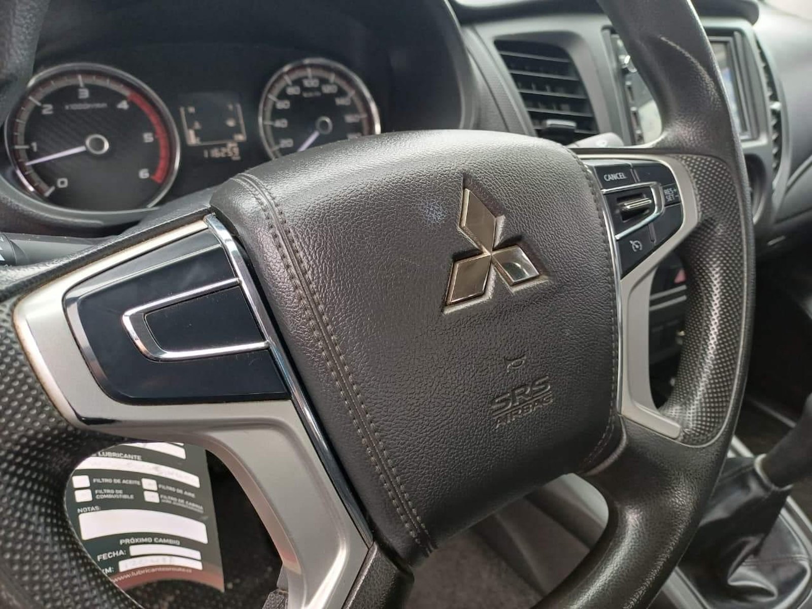 Mitsubishi L200 KATANA CRT 2022 - Imagen 13 de 16