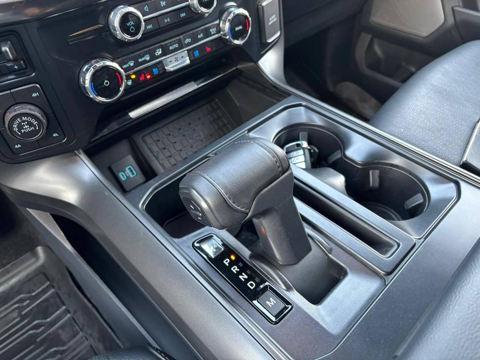 Ford F150 LARIAT BLACK 2025 - Imagen 15 de 19