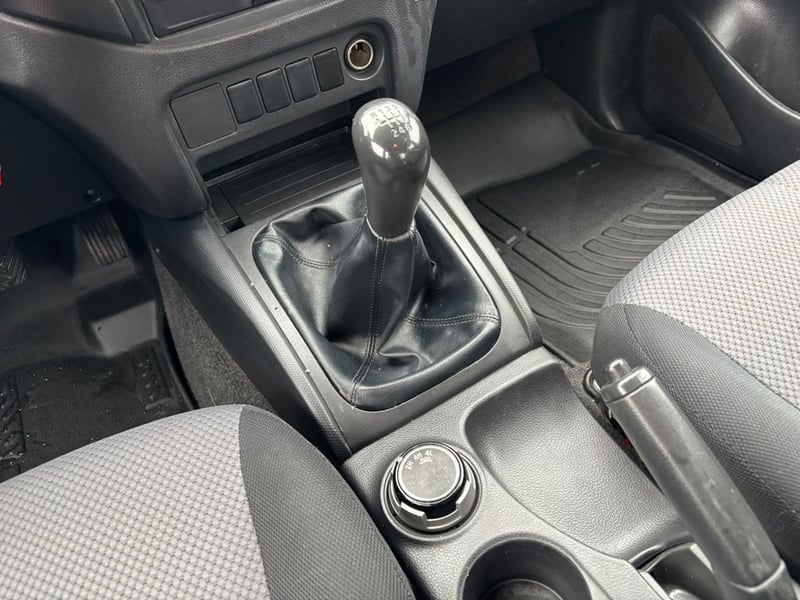 Mitsubishi L200 KATANA CRM 2023 - Imagen 13 de 14