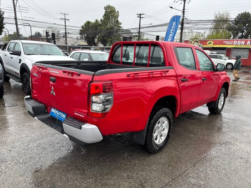 Mitsubishi L200 KATANA CRM 2023 - Imagen 7 de 14