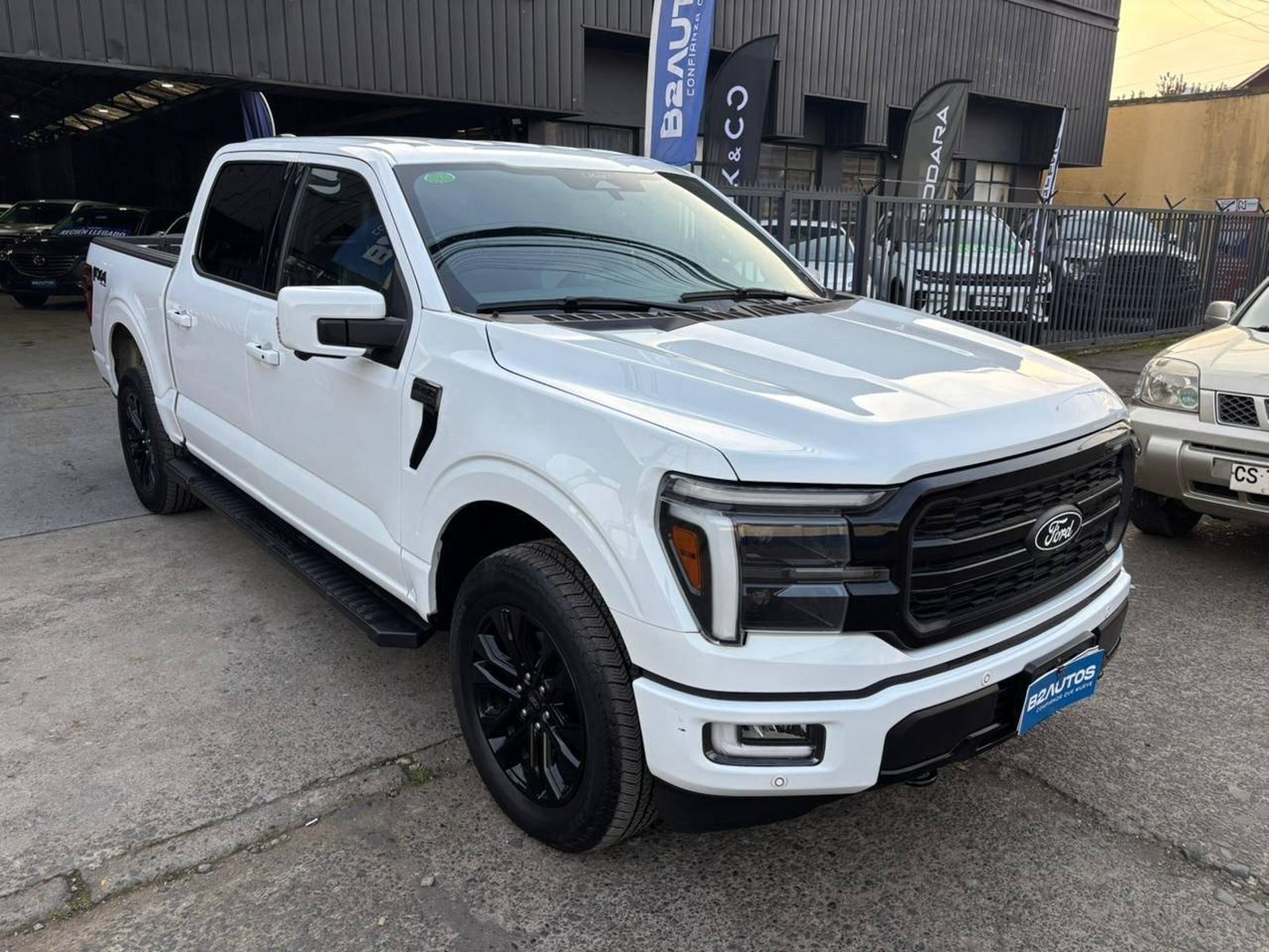 Ford F150 LARIAT BLACK 2025 - Foto 2 de 19