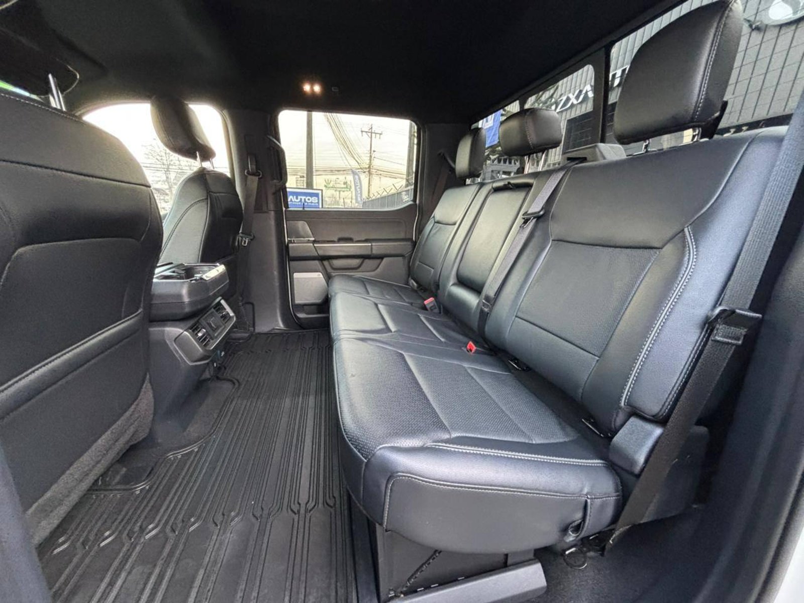 Ford F150 LARIAT BLACK 2025 - Imagen 13 de 19