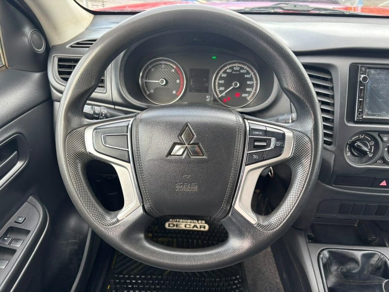 Mitsubishi L200 KATANA CRT 4X4 2023 - Imagen 13 de 17