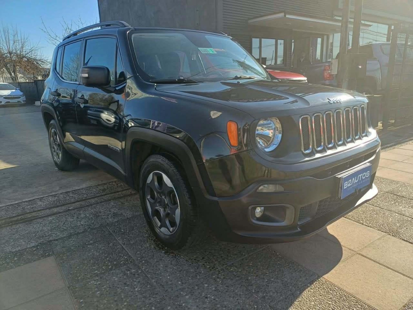 Jeep RENEGADE 2017 - Foto 2 de 11