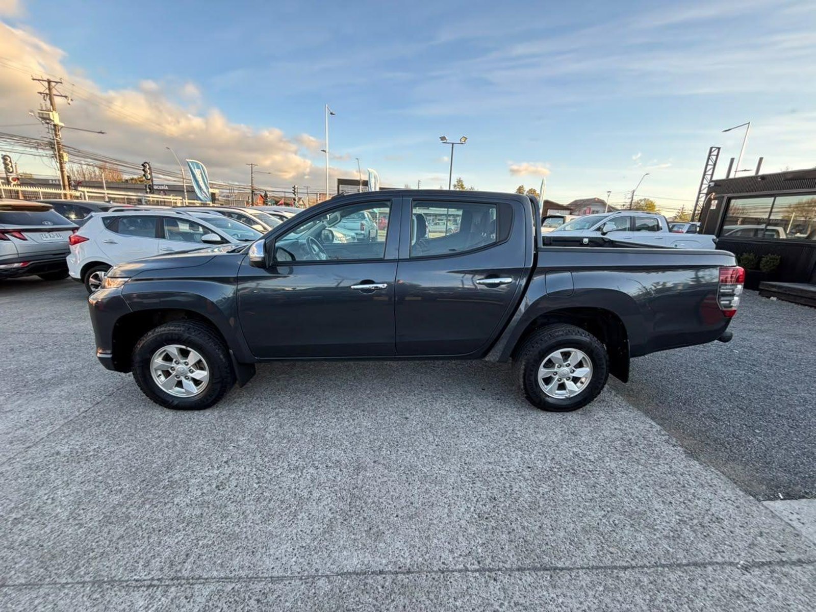 Mitsubishi L200 KATANA CRT 4X4 2023 - Foto 3 de 16