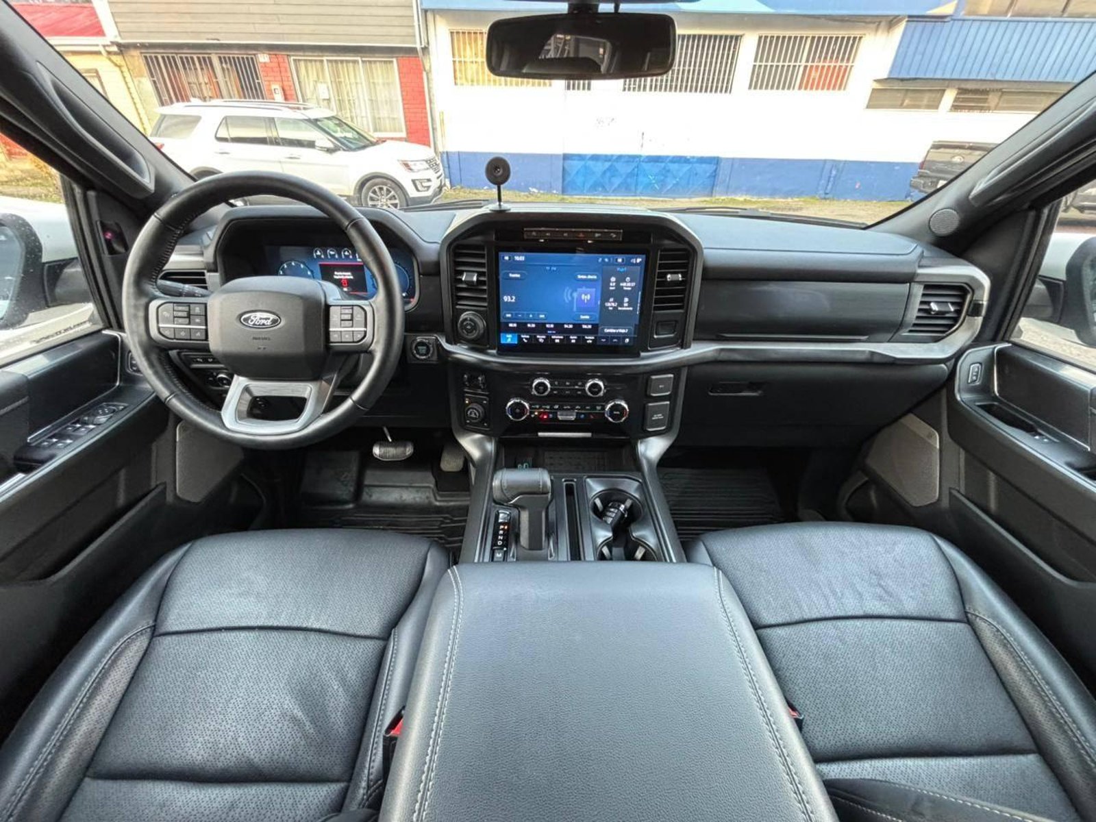 Ford F150 LARIAT BLACK 2025 - Imagen 14 de 19