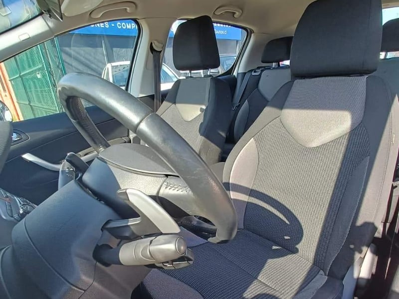 Peugeot 308 ACTIVE E HDI 1.6 2014 - Imagen 10 de 12