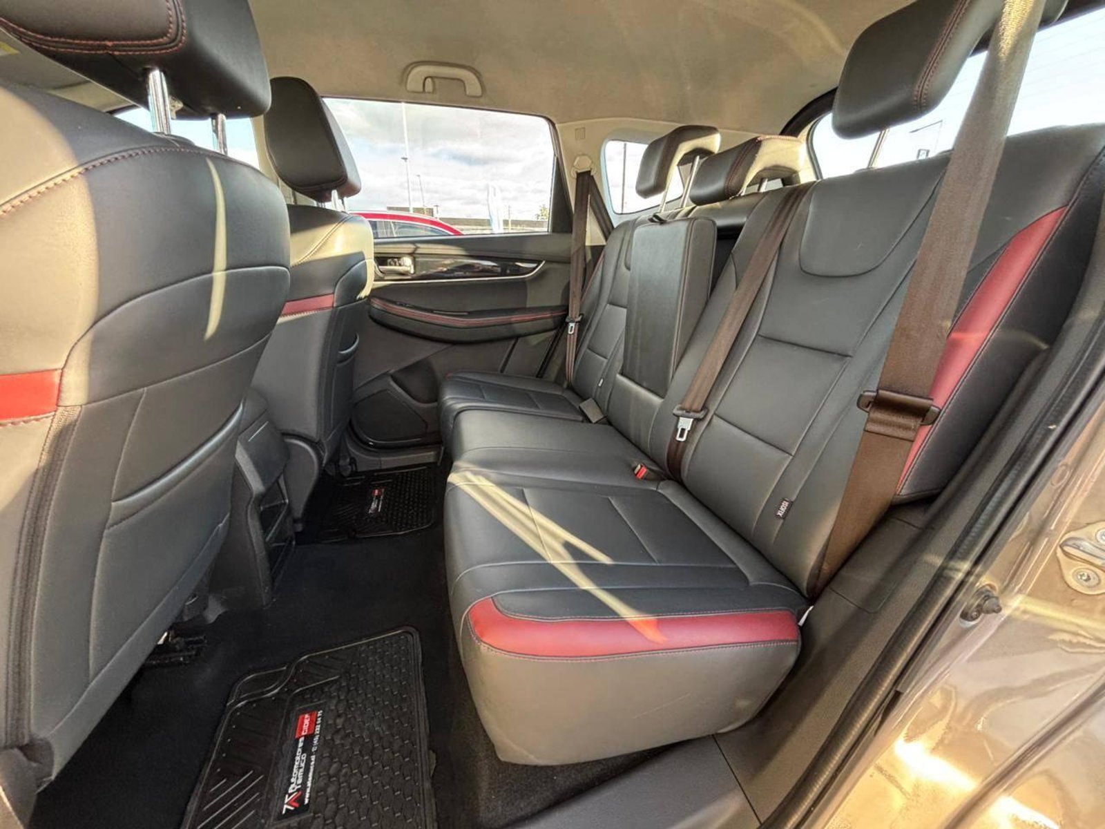 Dongfeng T5 LUXURY 2024 - Imagen 10 de 17