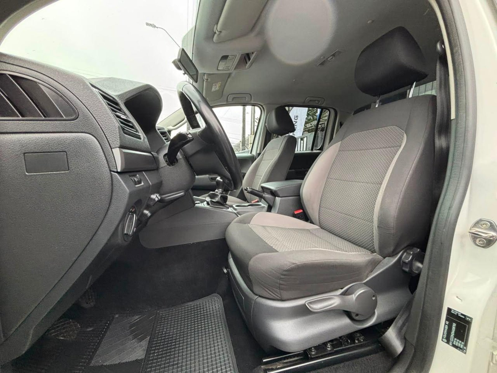 Volkswagen AMAROK TRENDLINE 2023 - Imagen 16 de 17