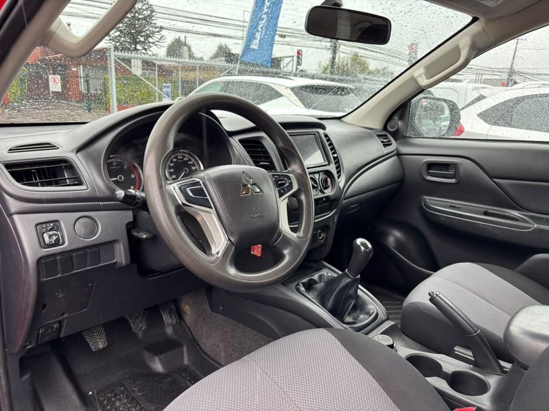Mitsubishi L200 KATANA CRM 2023 - Imagen 9 de 14