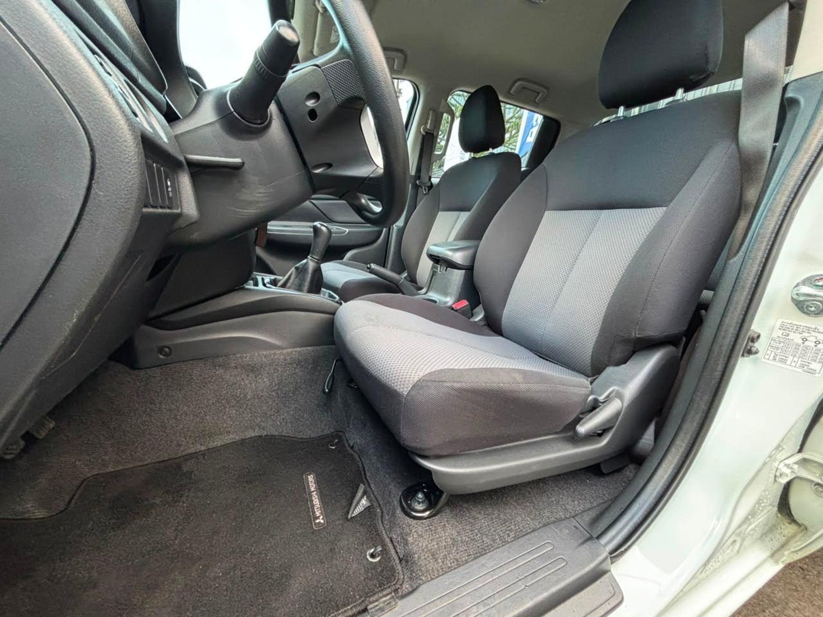 Mitsubishi L200 KATANA CR 2023 - Imagen 9 de 16