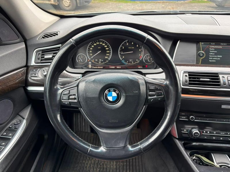 BMW 535 GT 2012 - Imagen 12 de 16