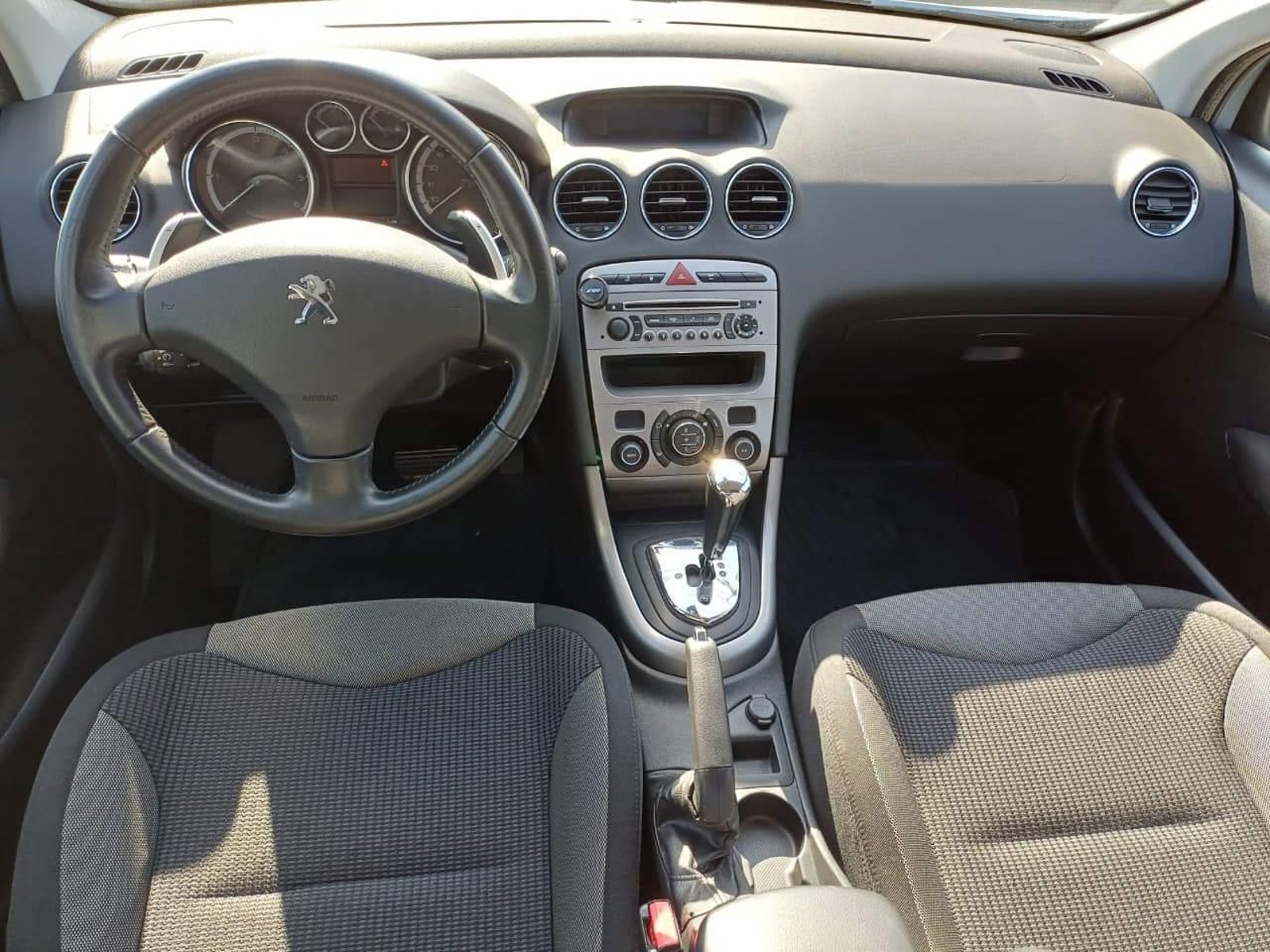 Peugeot 308 ACTIVE E HDI 1.6 2014 - Imagen 9 de 12