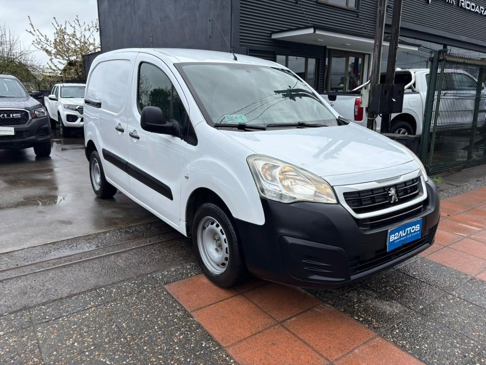 Peugeot PARTNER HDI 2017 - Foto 2 de 16