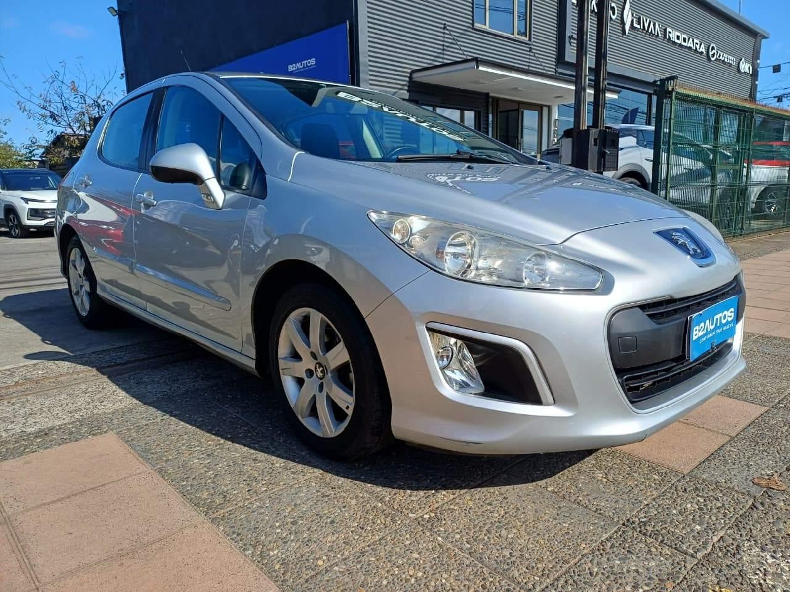 Peugeot 308 ACTIVE E HDI 1.6 2014 - Foto 2 de 12