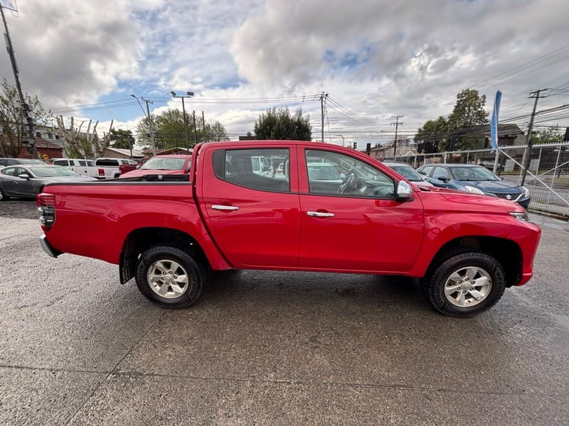 Mitsubishi L200 KATANA CRT 4X4 2023 - Imagen 5 de 17
