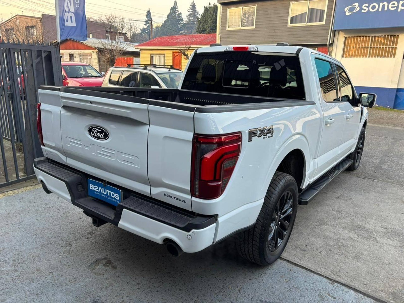 Ford F150 LARIAT BLACK 2025 - Imagen 4 de 19