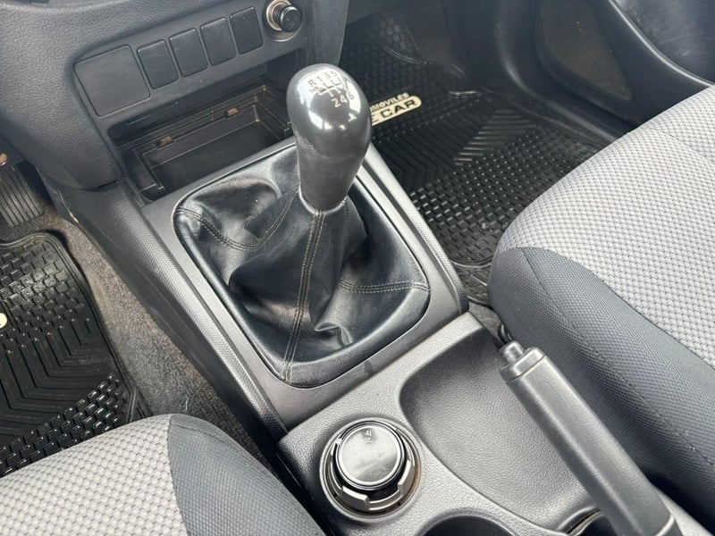 Mitsubishi L200 KATANA CRT 4X4 2023 - Imagen 15 de 17