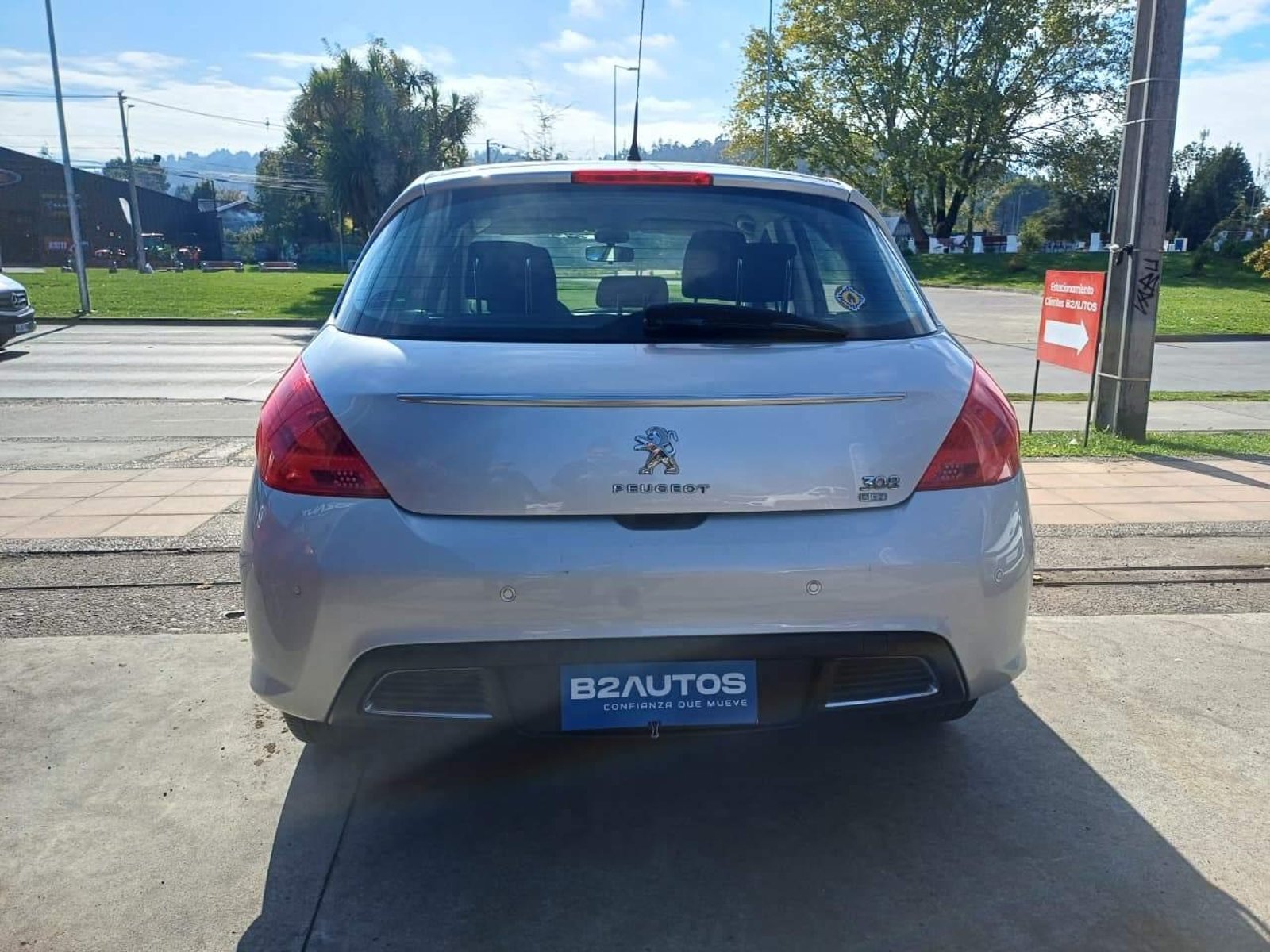 Peugeot 308 ACTIVE E HDI 1.6 2014 - Imagen 8 de 12