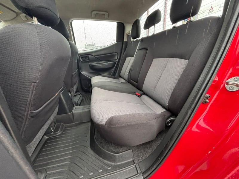 Mitsubishi L200 KATANA CRM 2023 - Imagen 12 de 14