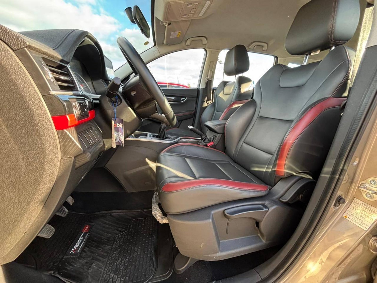 Dongfeng T5 LUXURY 2024 - Imagen 9 de 17
