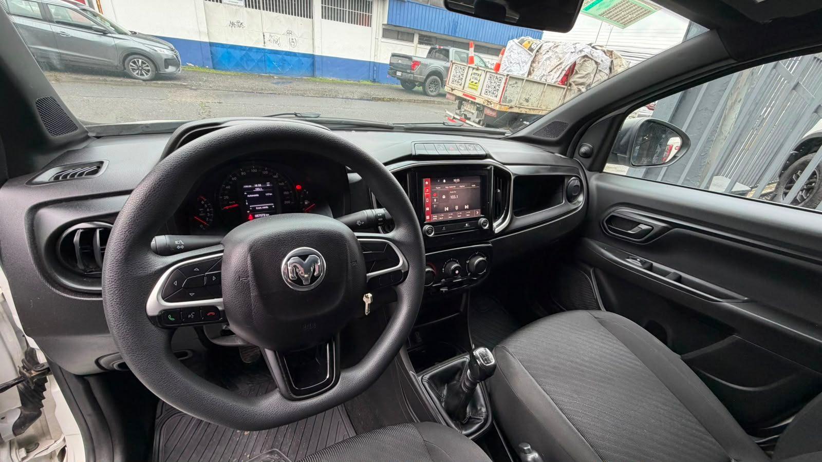 RAM 700 SLT CD 2024 - Imagen 11 de 12