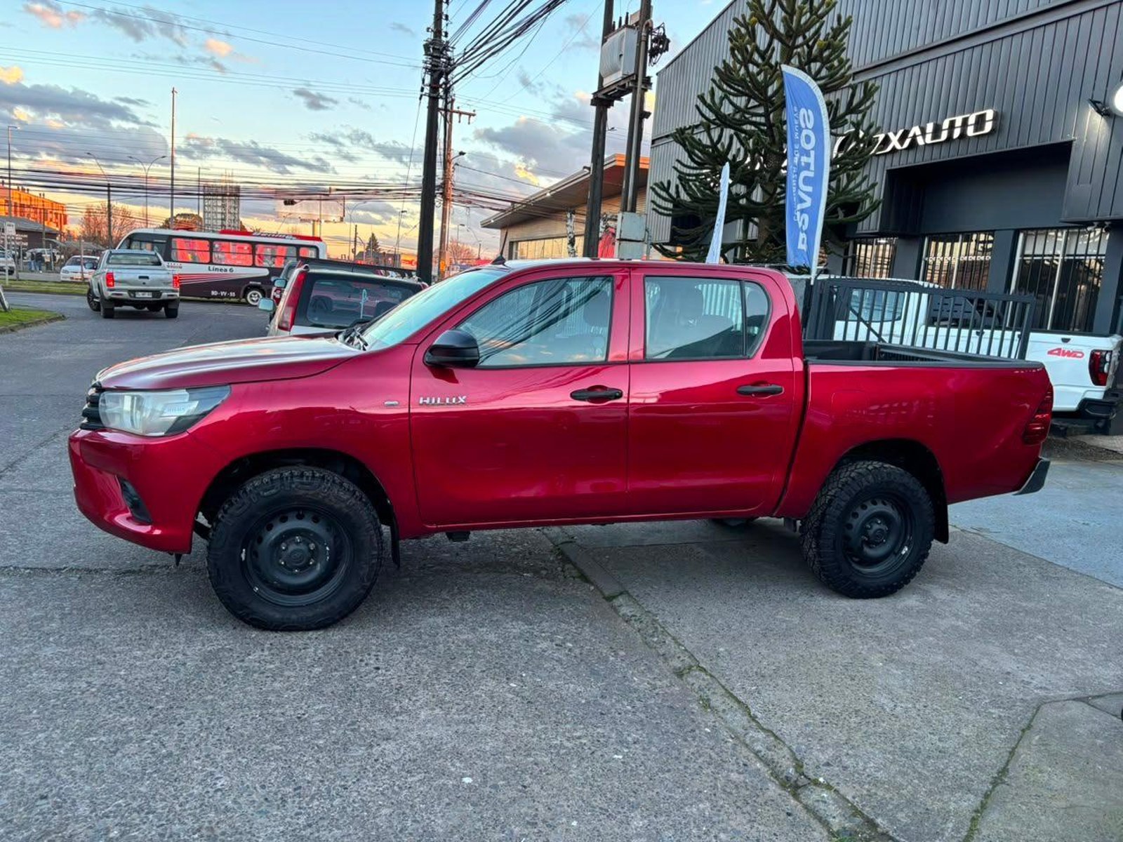 Toyota HILUX 2022 - Foto 4 de 12