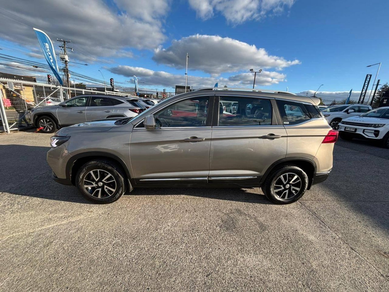 Dongfeng T5 LUXURY 2024 - Imagen 7 de 17