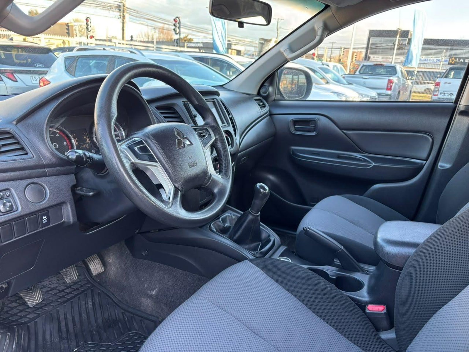 Mitsubishi L200 KATANA CRT 4X4 2023 - Imagen 9 de 16