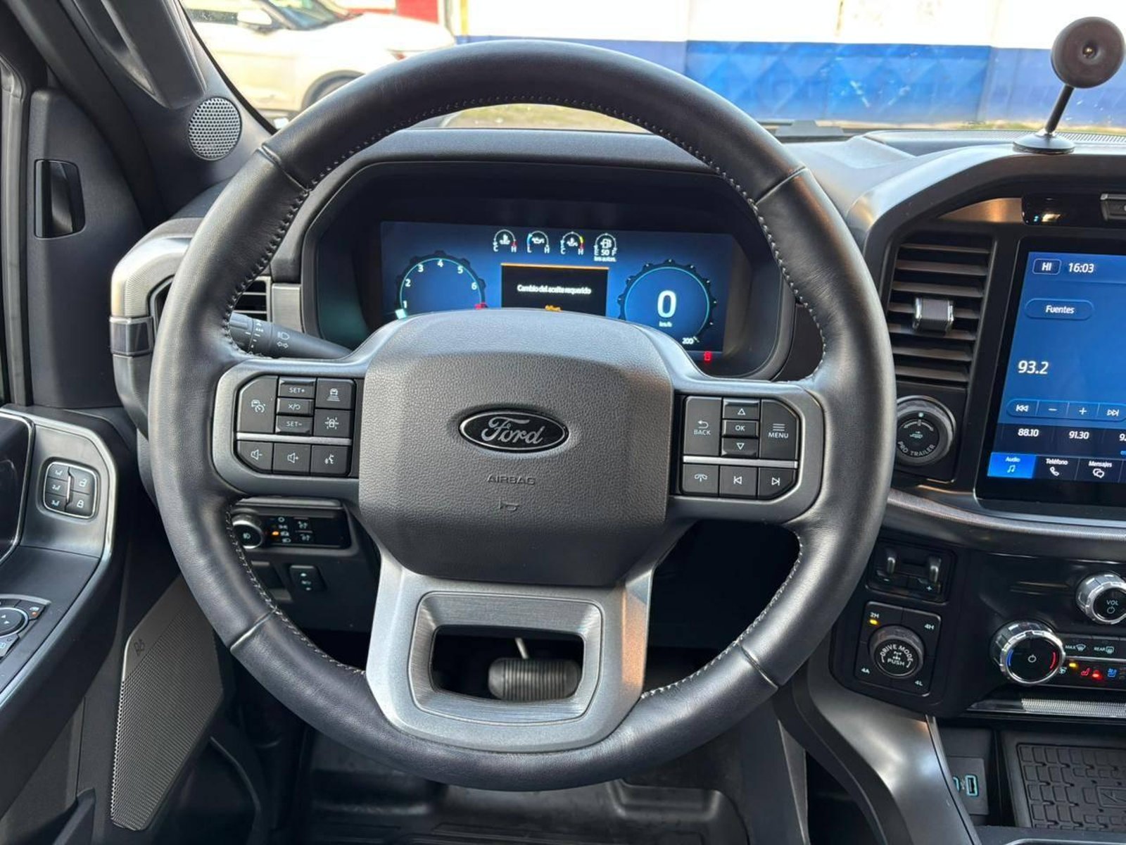 Ford F150 LARIAT BLACK 2025 - Imagen 10 de 19