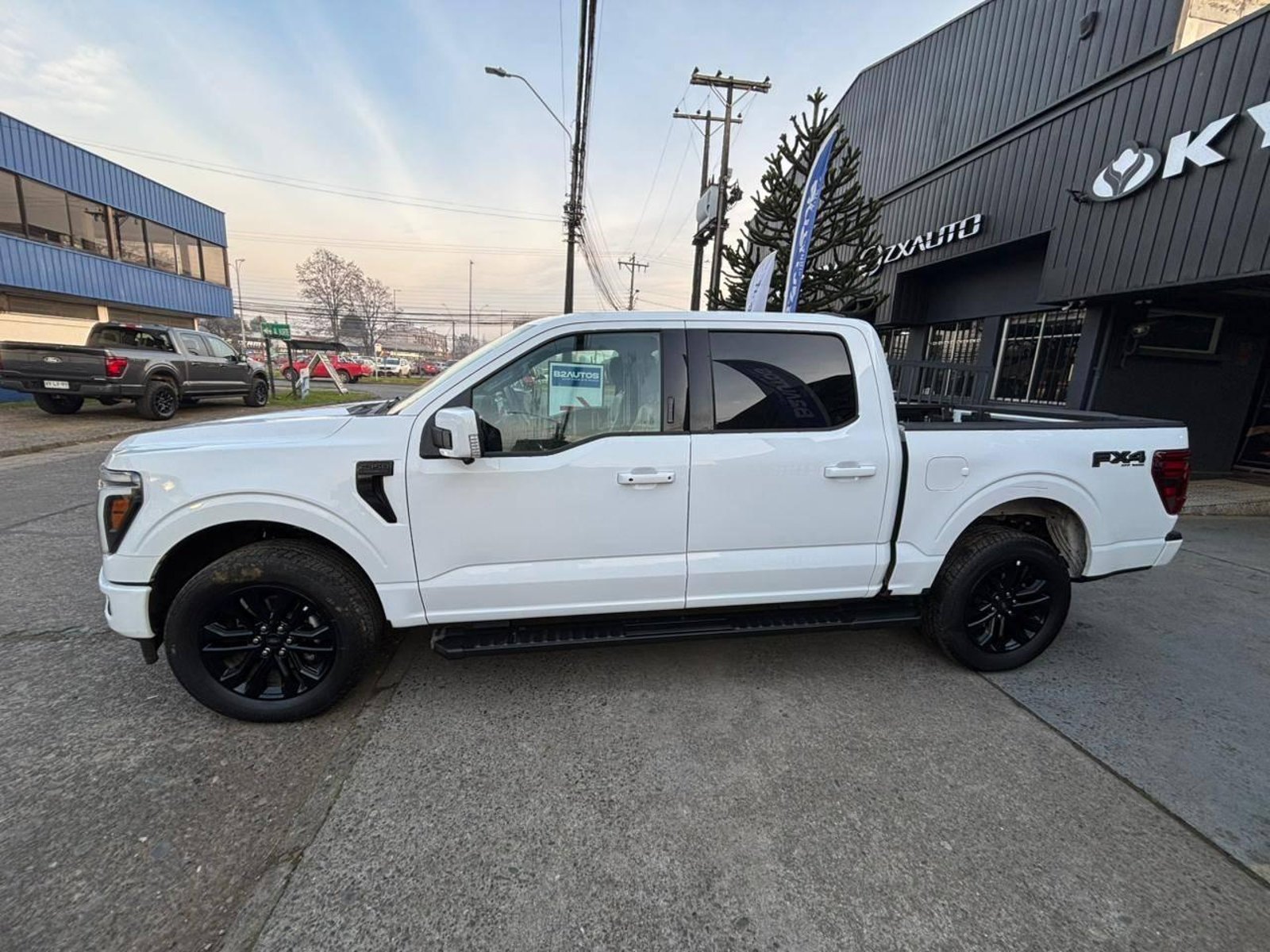 Ford F150 LARIAT BLACK 2025 - Imagen 8 de 19