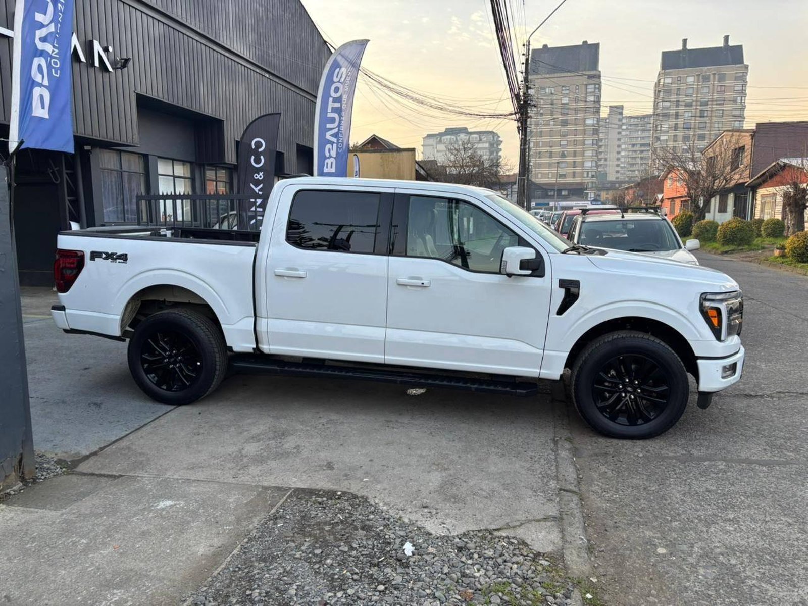 Ford F150 LARIAT BLACK 2025 - Imagen 7 de 19