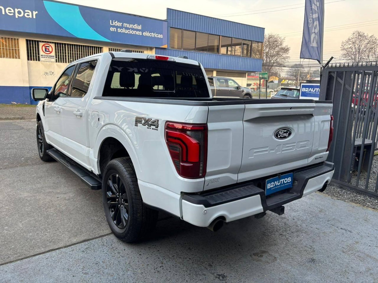 Ford F150 LARIAT BLACK 2025 - Imagen 3 de 19