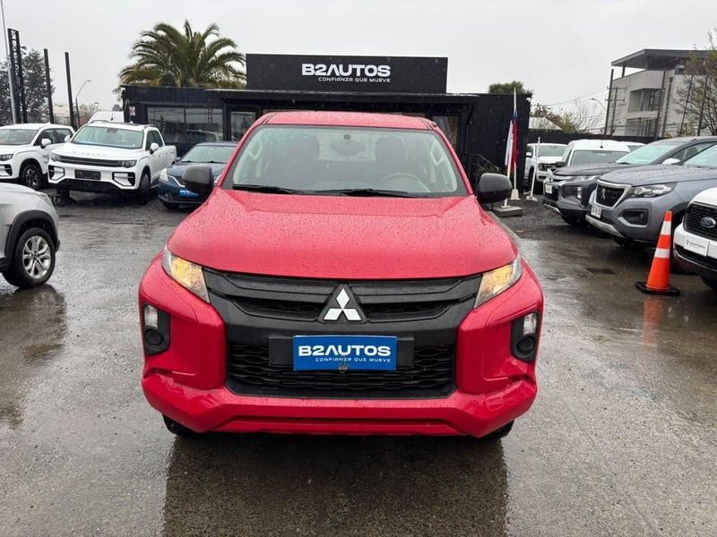 Mitsubishi L200 KATANA CRM 2023 - Imagen 3 de 14