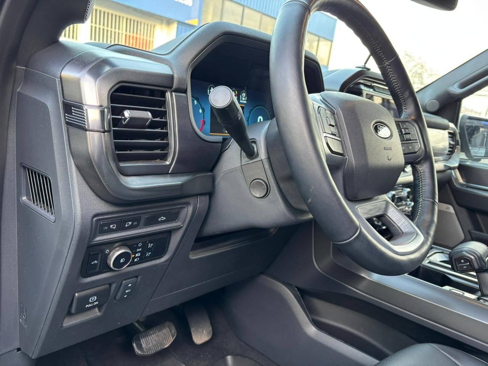 Ford F150 LARIAT BLACK 2025 - Imagen 9 de 19