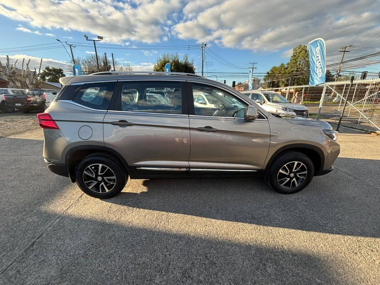 Dongfeng T5 LUXURY 2024 - Imagen 8 de 17