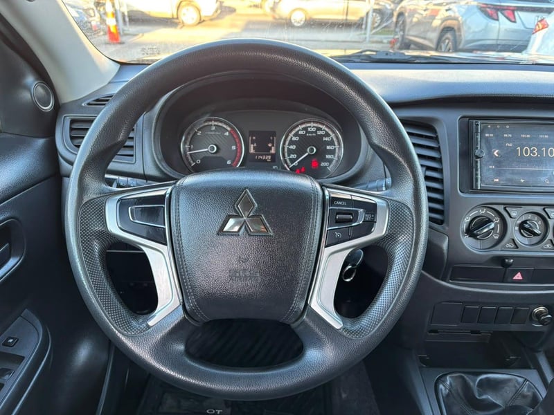 Mitsubishi L200 KATANA CRT 4X4 2023 - Imagen 12 de 16