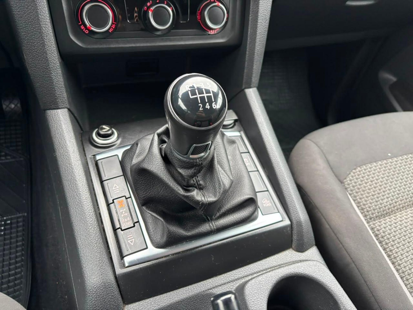 Volkswagen AMAROK TRENDLINE 2023 - Imagen 11 de 17