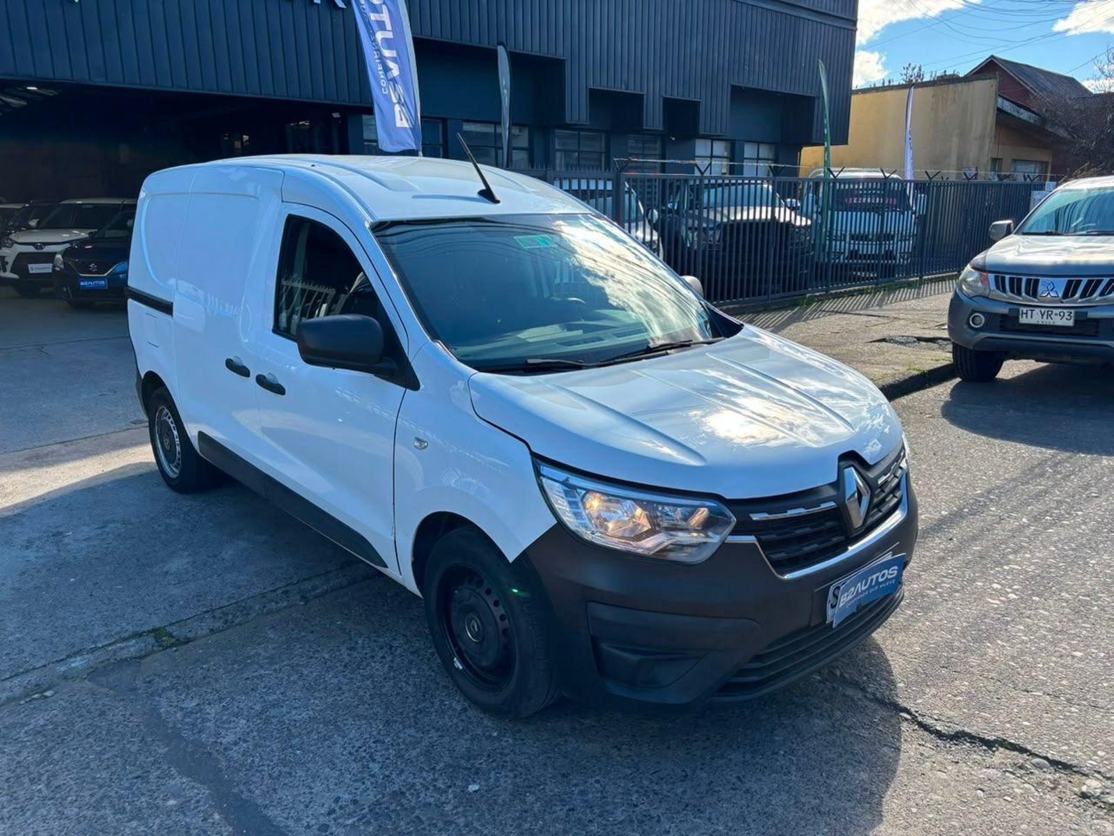 Renault EXPRESS 2023 - Foto 2 de 15