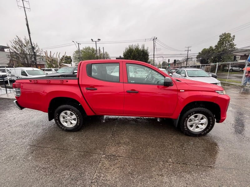 Mitsubishi L200 KATANA CRM 2023 - Imagen 6 de 14