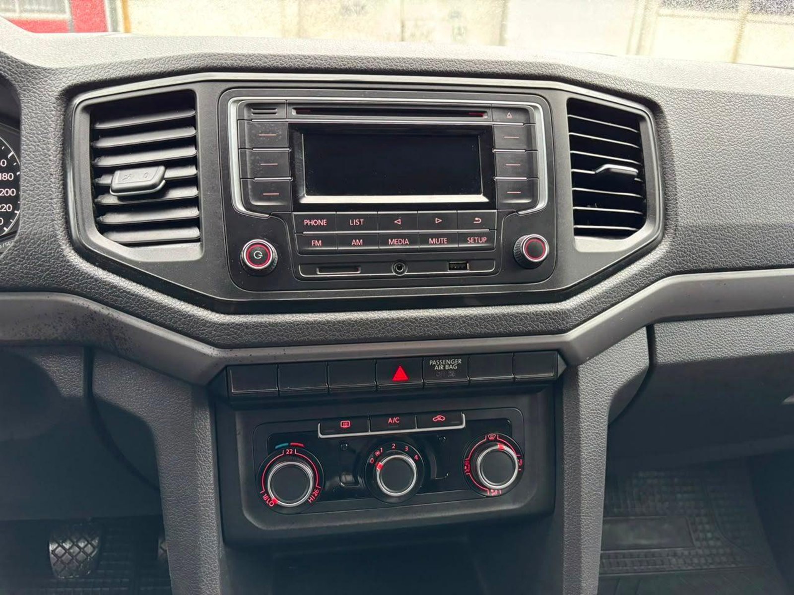 Volkswagen AMAROK TRENDLINE 2023 - Imagen 12 de 17
