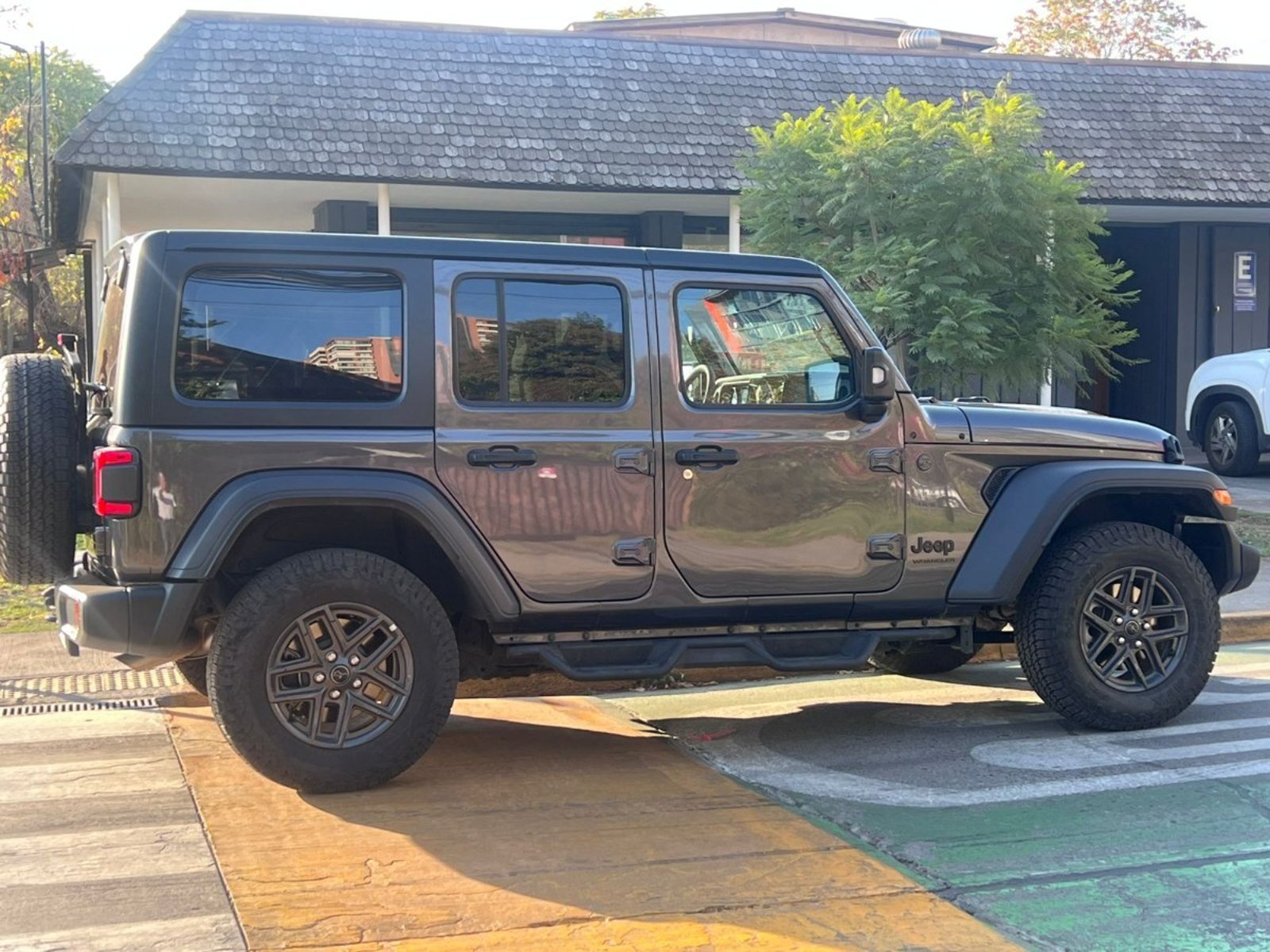 Jeep WRANGLER Wrangler 2.0T Sport Auto 4WD 2024 - Foto 4 de 10