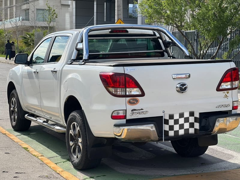 Mazda BT-50 Bt-50 3.2 SDX DOB. CAB. DIESEL 4X4 AT 4P 2018 - Imagen 7 de 10