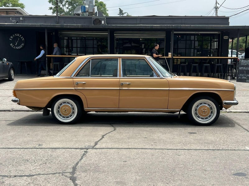 Mercedes-Benz 230 230 1976 - Imagen 4 de 10
