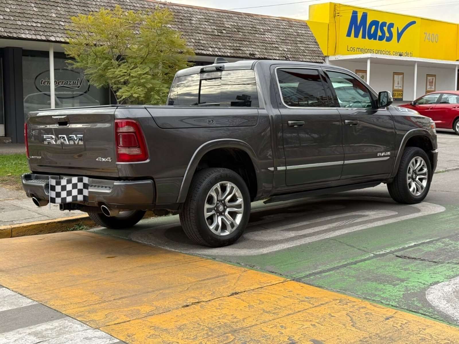 RAM 1500 RAM 1500 LIMITED 5.7 4X4 RAMBOX 2024 - Foto 5 de 10