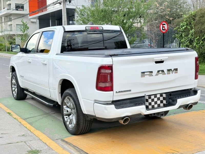 RAM 1500 1500 LARAMIE CREW CAB 4X4 5.7 AUT 2022 - Imagen 7 de 10